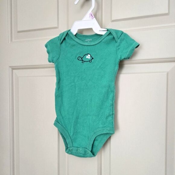 5/$10 carter's short sleeve onesie size 3 m - Picture 1 of 4